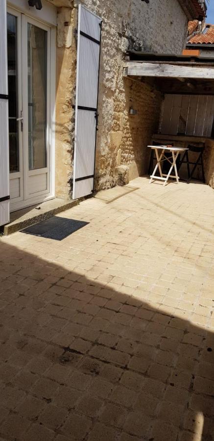 Maison Au Coeur D'Un Village Pres D'Angouleme Champniers  Kültér fotó